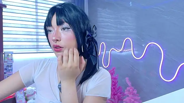 Naaomi cute online show from December 19, 2025, 4:09 pm