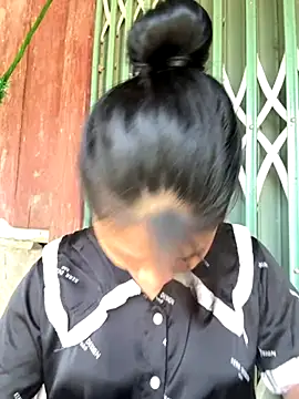 Linh-xxx online show from October 15, 2025, 5:17 am