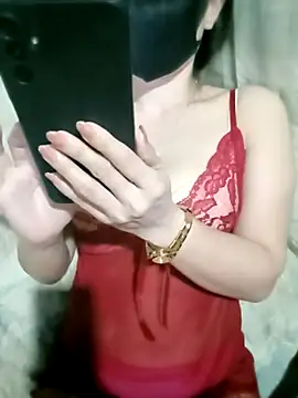 LalayCii online show from November 11, 2025, 11:42 pm