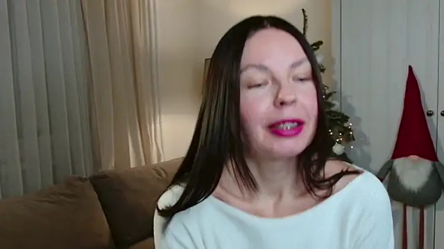 LittleNicolee online show from December 19, 2025, 7:05 pm