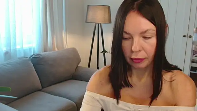 LittleNicolee online show from November 21, 2025, 10:36 am