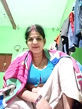 Karishma cute online show from November 9, 2025, 1:37 pm