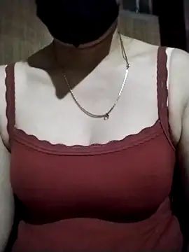 YiyinLy online show from November 5, 2025, 2:47 am