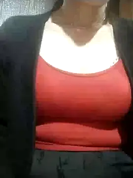 YiyinLy online show from December 4, 2025, 12:37 pm