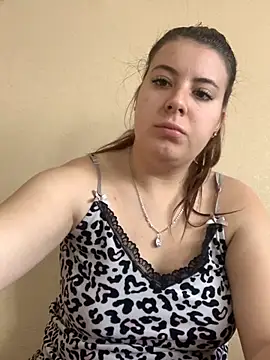 MiraCastellon online show from November 17, 2025, 9:46 am