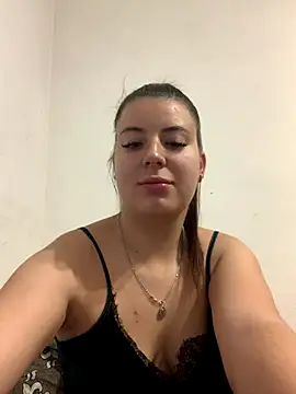 MiraCastellon online show from November 4, 2025, 11:47 am