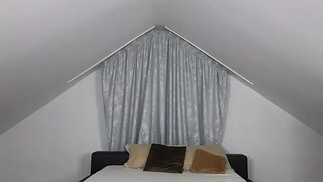 Snapshot of TenderSin chatting on October 23, 2025, 4:44 am TenderSin online show from October 23, 2025, 4:44 am