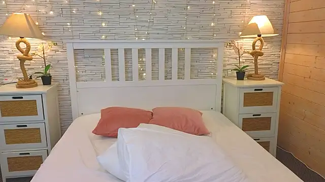 Soft Lilly online show from February 9, 2026, 6:22 am