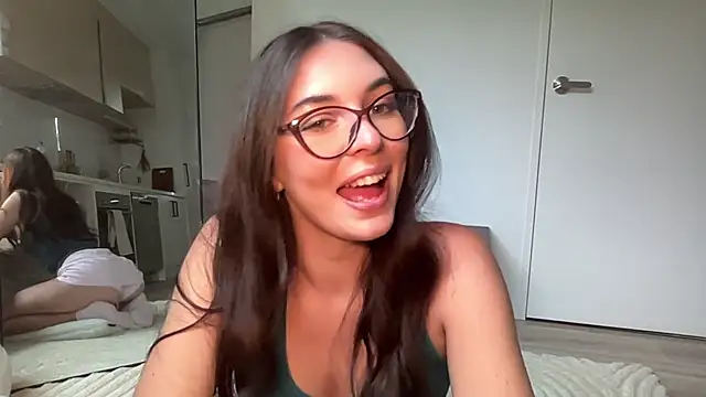 mollyy2006 online show from March 11, 2026, 12:15 am