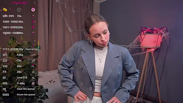 KrisWaller online show from October 31, 2025, 3:08 pm