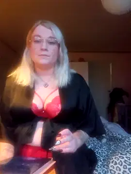 SweetPrincess93 online show from November 7, 2025, 1:04 pm