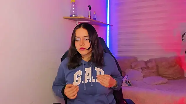 Emily Lindey online show from October 20, 2025, 3:19 am