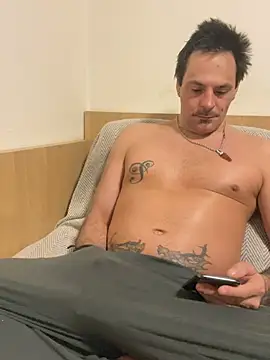 Snapshot of _madbull_ chatting on February 1, 2026, 11:58 pm madbull online show from February 1, 2026, 11:58 pm