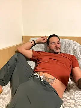 Snapshot of _madbull_ chatting on December 4, 2025, 10:31 pm madbull online show from December 4, 2025, 10:31 pm