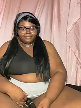 Snapshot of TheChubbySiren chatting on May 10, 2026, 12:03 am TheChubbySiren online show from May 10, 2026, 12:03 am