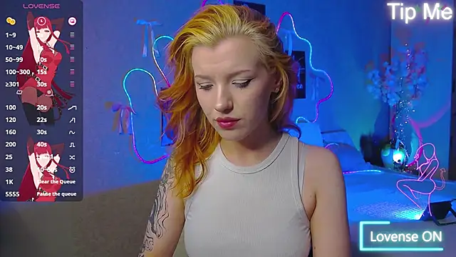 Snapshot of MeganNewCat chatting on June 1, 2026, 7:24 pm MeganNewCat online show from June 1, 2026, 7:24 pm