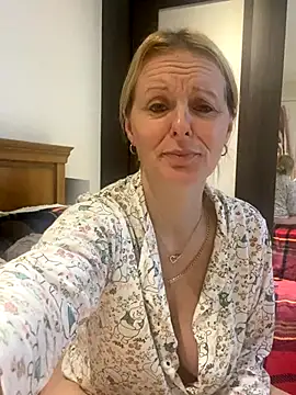 madamlillyrose online show from December 4, 2025, 10:25 am