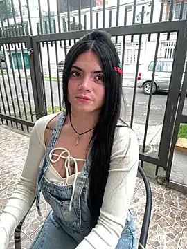 PamelaJonsom  online show from April 14, 2026, 11:37 am