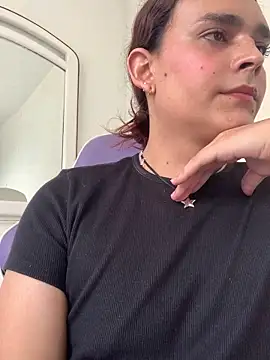 La-Gatiita-trans online show from December 21, 2025, 5:36 pm