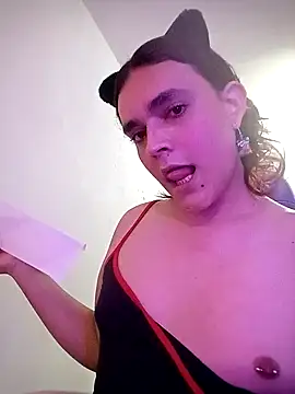 La-Gatiita-trans online show from October 15, 2025, 1:48 am