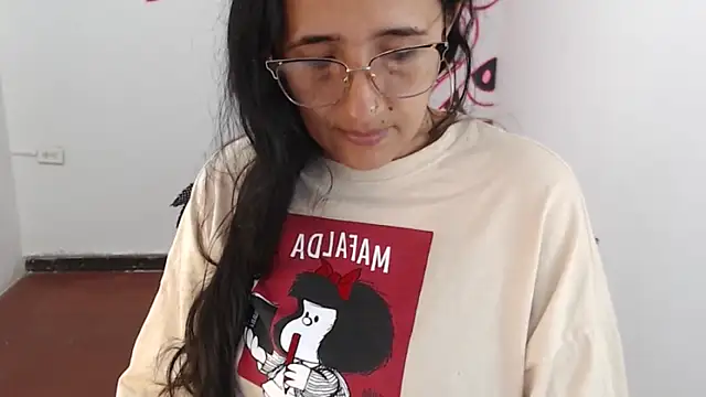 Lucyy Naugthy online show from April 9, 2026, 1:39 pm