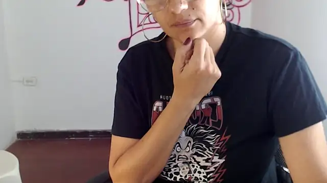 Lucyy Naugthy online show from March 6, 2026, 2:01 pm