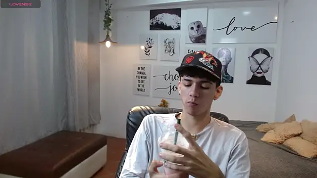 AmethystShadow17 online show from November 18, 2025, 4:43 pm