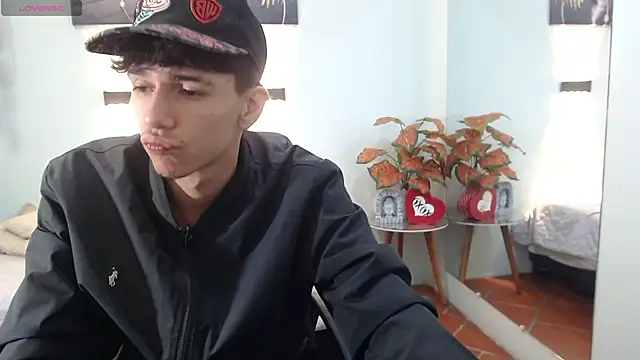 AmethystShadow17 online show from November 16, 2025, 12:21 pm