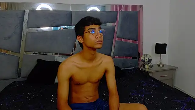 Desire4Duo online show from November 28, 2025, 1:22 pm