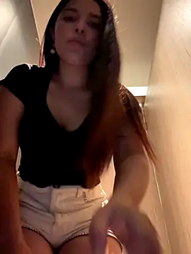 GODDESS zyrene online show from November 28, 2025, 5:46 pm