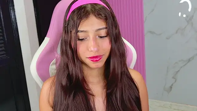 dafne17  online show from March 10, 2026, 5:22 am