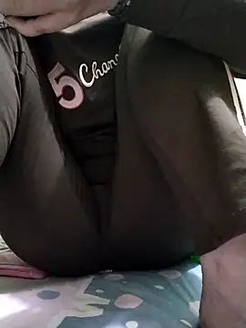 Snapshot of Amanda-_ena- chatting on February 24, 2026, 10:32 pm Amanda- ena- online show from February 24, 2026, 10:32 pm