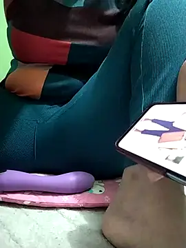 Amanda- ena- online show from November 9, 2025, 2:10 pm