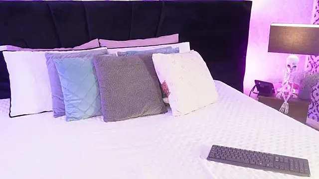 mariianna lopez  online show from March 12, 2026, 3:05 pm