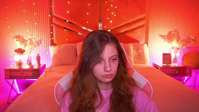 CuteeFoxy online show from April 10, 2026, 1:29 pm