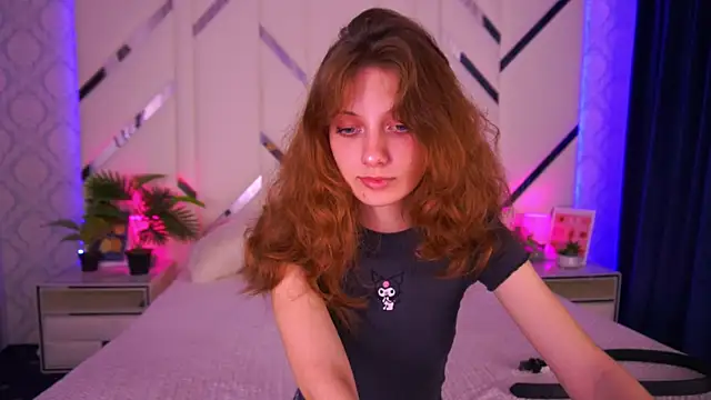 Snapshot of CuteeFoxy chatting on October 28, 2025, 2:27 pm CuteeFoxy online show from October 28, 2025, 2:27 pm