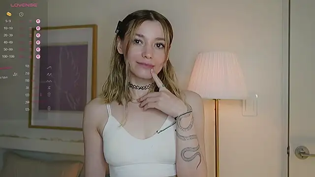 StarryMary online show from October 22, 2025, 9:03 pm