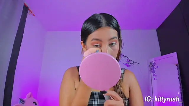 kittyrush  online show from February 19, 2026, 10:40 pm