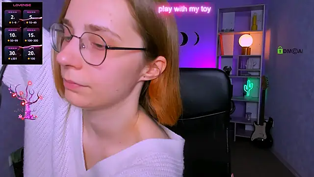 Snapshot of evalora_vei chatting on November 7, 2025, 1:26 pm evalora vei online show from November 7, 2025, 1:26 pm