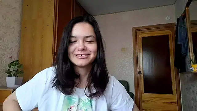 AudieMleczynski online show from October 31, 2025, 7:38 am