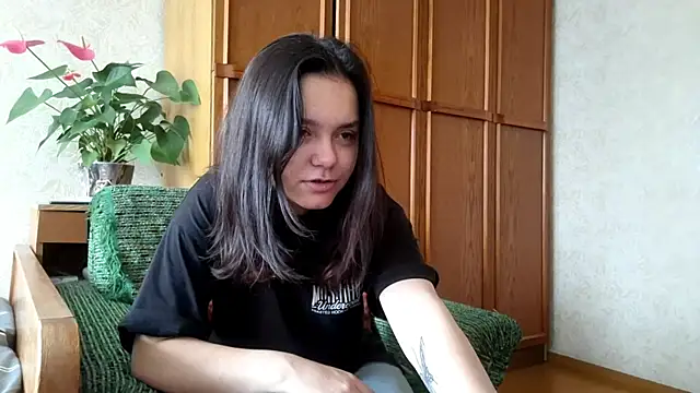 AudieMleczynski online show from November 14, 2025, 7:23 am