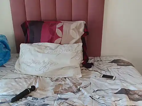 Bubbles156 online show from April 10, 2026, 7:26 am