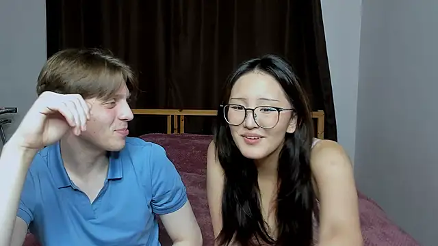 Snapshot of Blossomandbee chatting on October 25, 2025, 11:27 pm Blossomandbee online show from October 25, 2025, 11:27 pm