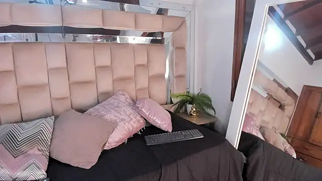 Snapshot of Hanna_Garciia chatting on October 29, 2025, 8:30 pm Hanna Garciia online show from October 29, 2025, 8:30 pm