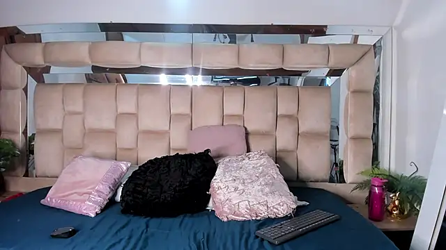 Snapshot of Hanna_Garciia chatting on October 15, 2025, 8:28 pm Hanna Garciia online show from October 15, 2025, 8:28 pm