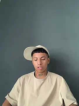 little kris1 online show from October 16, 2025, 1:52 pm