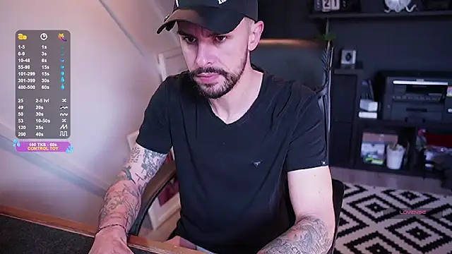 monsieurguitsxxx online show from December 22, 2025, 1:11 pm