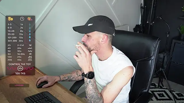 monsieurguitsxxx online show from March 9, 2026, 12:52 pm