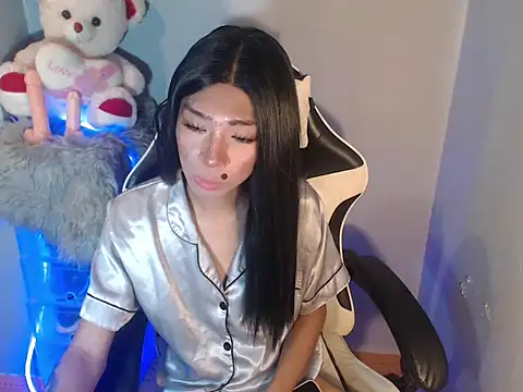 Snapshot of Yourasianbabyemma chatting on November 3, 2025, 8:12 pm Yourasianbabyemma online show from November 3, 2025, 8:12 pm