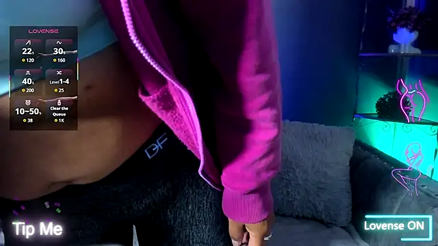 charlhot  online show from November 4, 2025, 12:31 pm